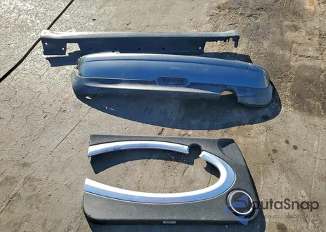 2010 Mini Cooper z USA, uszkodzony, nr VIN WMWMF3C53ATZ65988